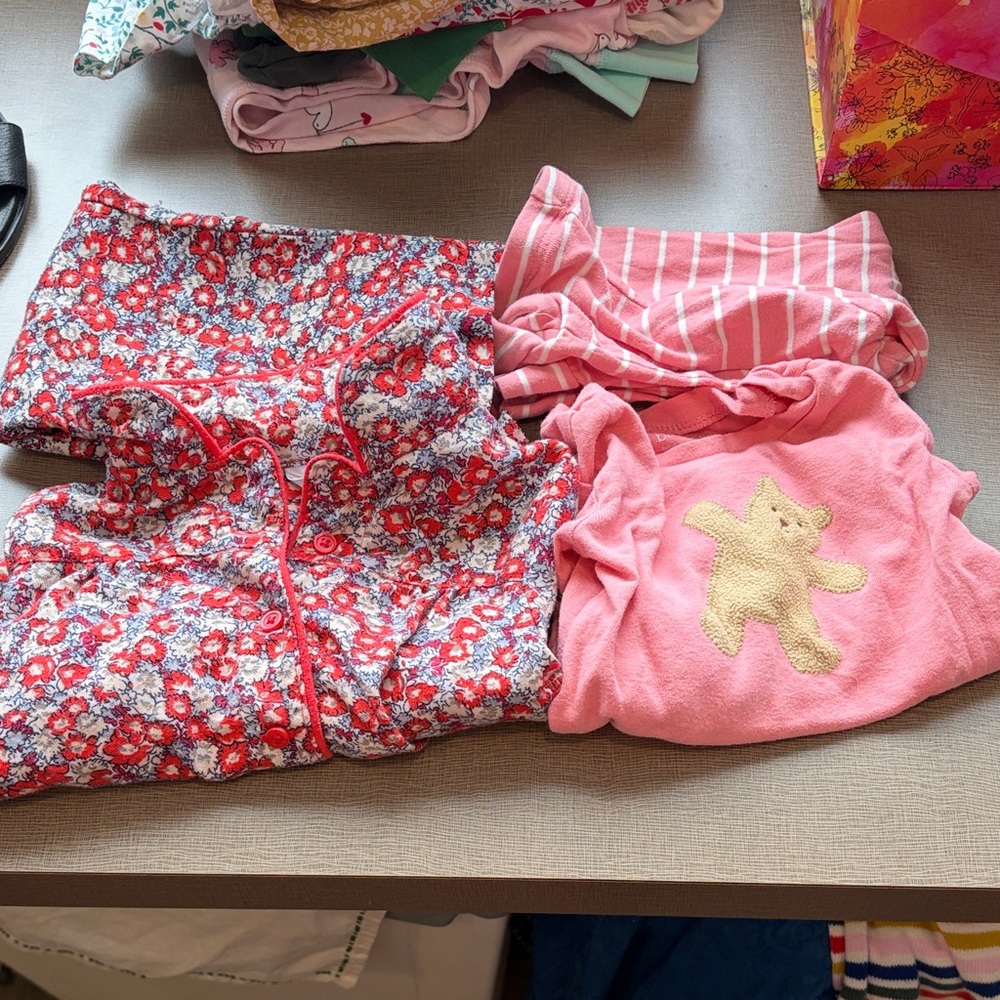 2 pairs gap girls 18-24 pjs